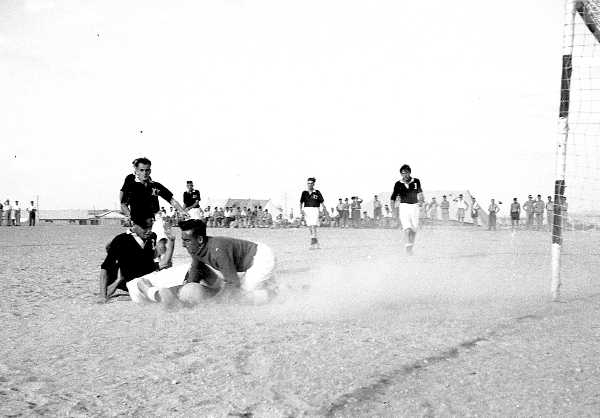 1951 1LF 1950   Fayid Bn 1st  XI Soccer v RHA764